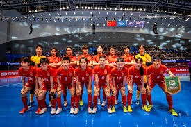 详解棒球规则中的“球员球衣细节”包括头盔反光度的限制