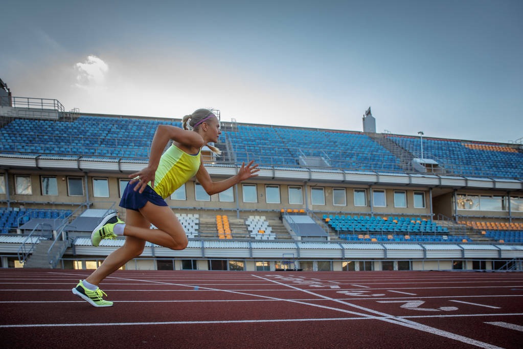 官方：广岛三箭巴西外援儒尼奥尔合同到期，赛季结束离队